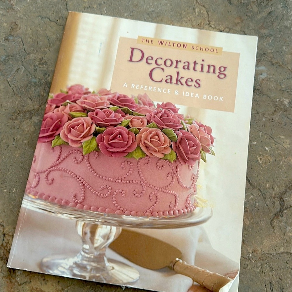 The Wilton School Decorating Cakes